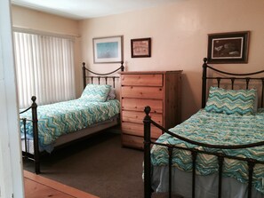 2 bedrooms, iron/ironing board, WiFi, bed sheets - Lido Beach  Corner of Beach and St. Armand Circle B (Sarasota)