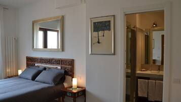1 habitación, escritorio, tabla de planchar con plancha y wifi gratis