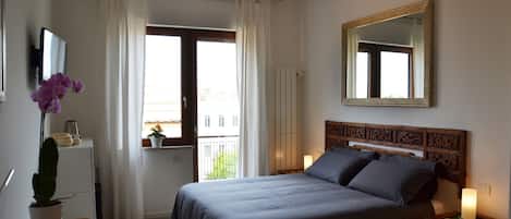 デスク、アイロン / アイロン台、旅行用ベビーベッド、WiFi (無料)