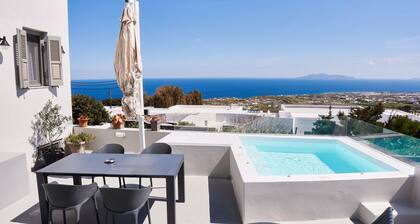Villa DALI Danae with large jacuzzi and amazing volcano and caldera view
