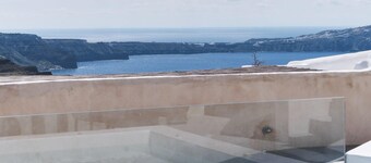 Villa DALI Danae with large jacuzzi and unique volcano and caldera view