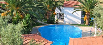 Houdis House - A cheerful family house in the Peloponnese