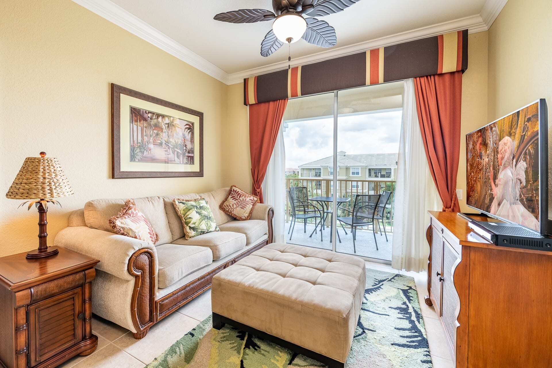 Fernseher, Videospielkonsole, Netflix, DVD-Player