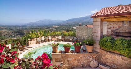 Punainen huvila Fliskouni - 1 makuuhuone - 2 parveketta - merinäköala, vuori ja uima-allas.