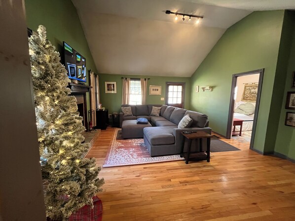 Smart TV y chimenea 