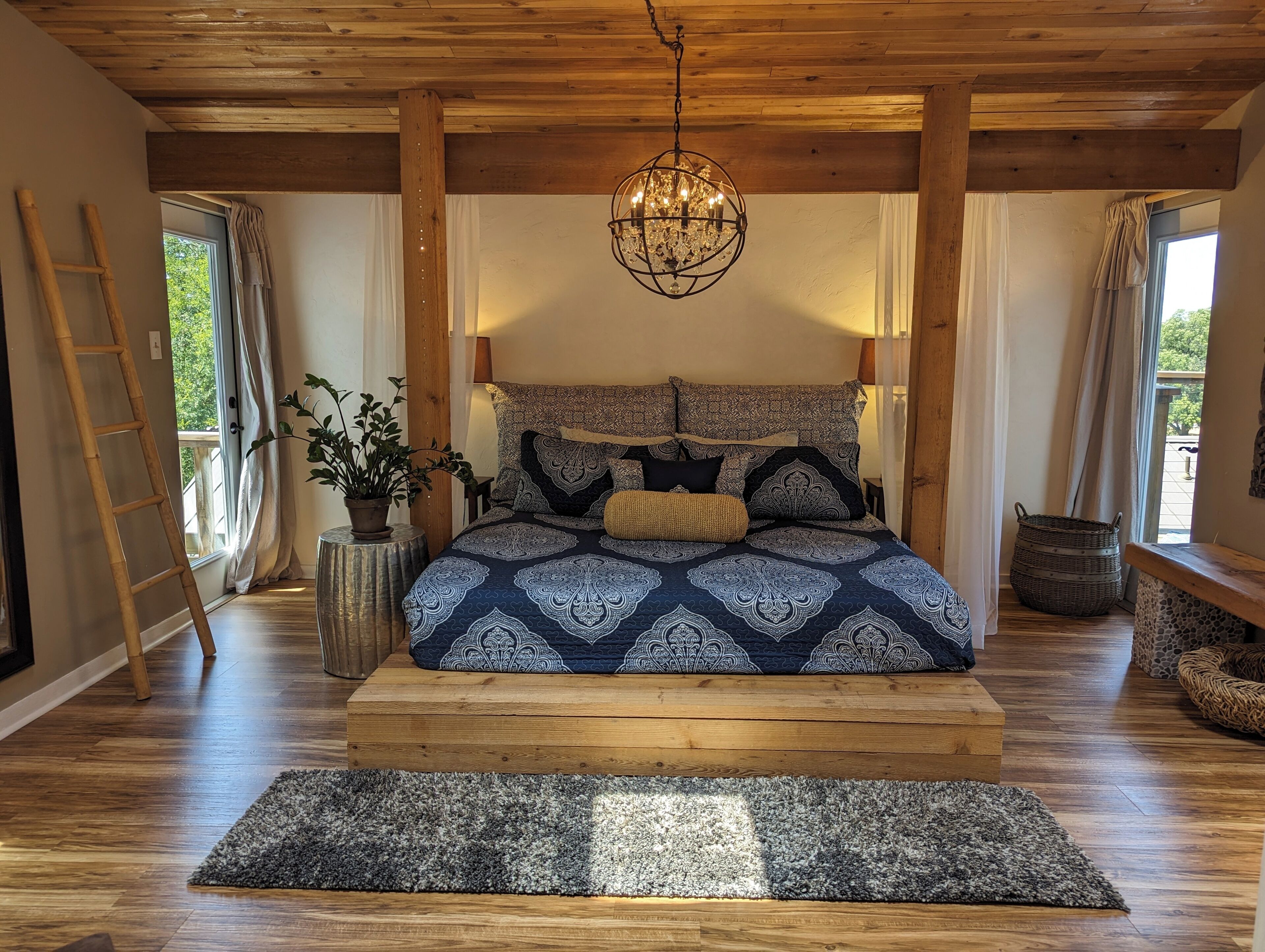 8 bedrooms, iron/ironing board, WiFi, bed sheets