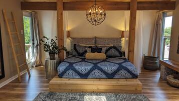 8 bedrooms, iron/ironing board, WiFi, bed sheets