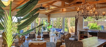 Parkside Penthouse-Epic POOL+Kayak+SUP+Lake+River+SWIM+HIKE+BIKE=City