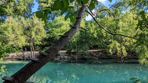 Outdoor pool - Parkside Penthouse-Epic POOL+Kayak+SUP+Lake+River+SWIM+HIKE+BIKE=City (Austin)