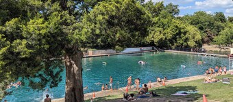 Parkside Penthouse-Epic POOL+Kayak+SUP+Lake+River+SWIM+HIKE+BIKE=City