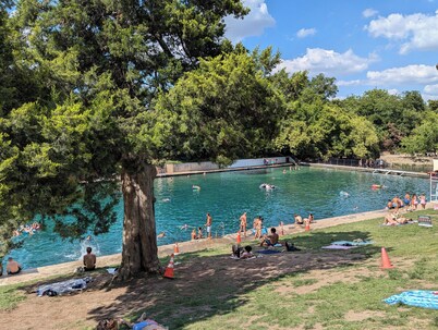 Parkside Penthouse-Epic POOL+Kayak+SUP+Lake+River+SWIM+HIKE+BIKE=City