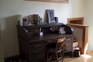 Interior - LARGE CLASSIC FARMHOUSE ON 18 ACRES (Eaton)
