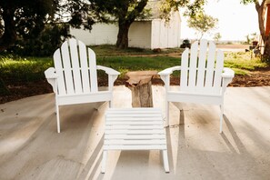 Terrace/patio - LARGE CLASSIC FARMHOUSE ON 18 ACRES (Eaton)