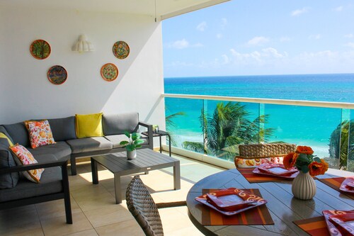 White Sand Beach Front, Turquois Blue Ocean View, Pools, Hot tub, Guarded,5 star