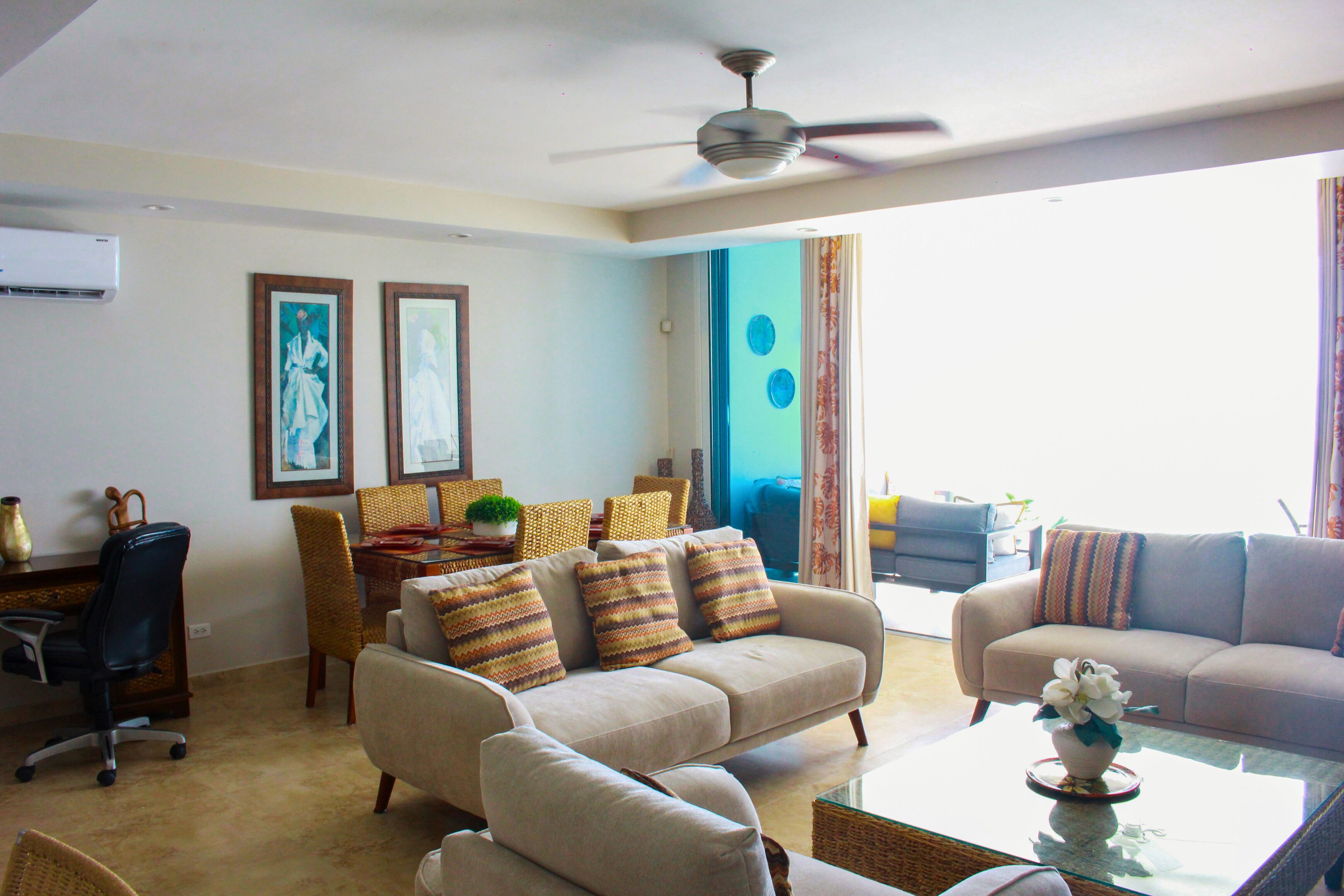 Älytelevisio, DVD-soitin, videokirjasto, stereot