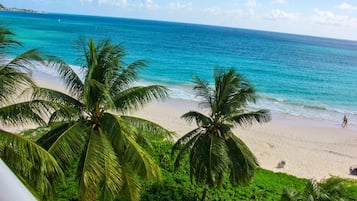Am Strand, Liegestühle, Strandtücher