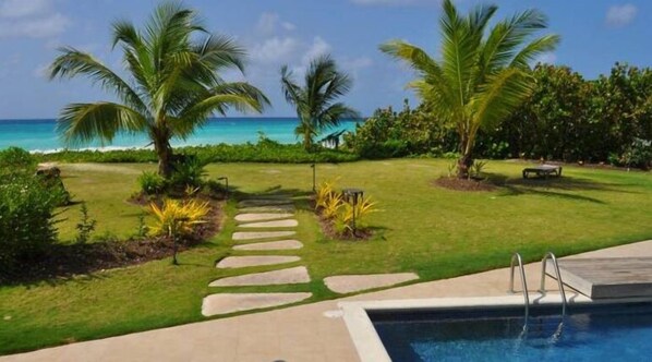 Alberca al aire libre 