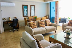 Smart TV, DVD player, video library, stereo - White Sand Beach Front, Turquois Blue Ocean View, Pools, Hot tub, Guarded,5 star (Christ Church)