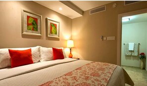 3 makuuhuonetta, tallelokero huoneessa, työpöytä, äänieristys