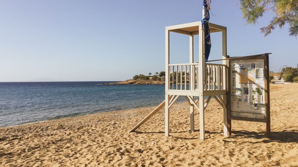 Unclassified image, 1 of 2, button - Fairy-tale Seafront Cycladic home (Paros)