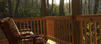 Little cottage in the woods with air conditioning, relaxing porch, and king bed.
