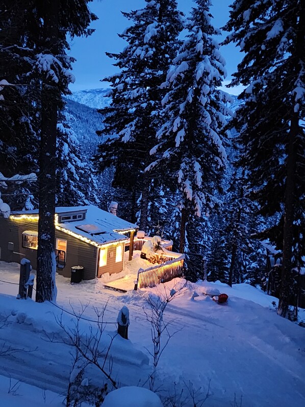 Exterior - "Eagles Nest Cabin" REMOTE ESCAPE AWAY FROM EVERYTHING! (Leavenworth)