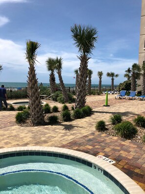 Una piscina cubierta, una piscina climatizada