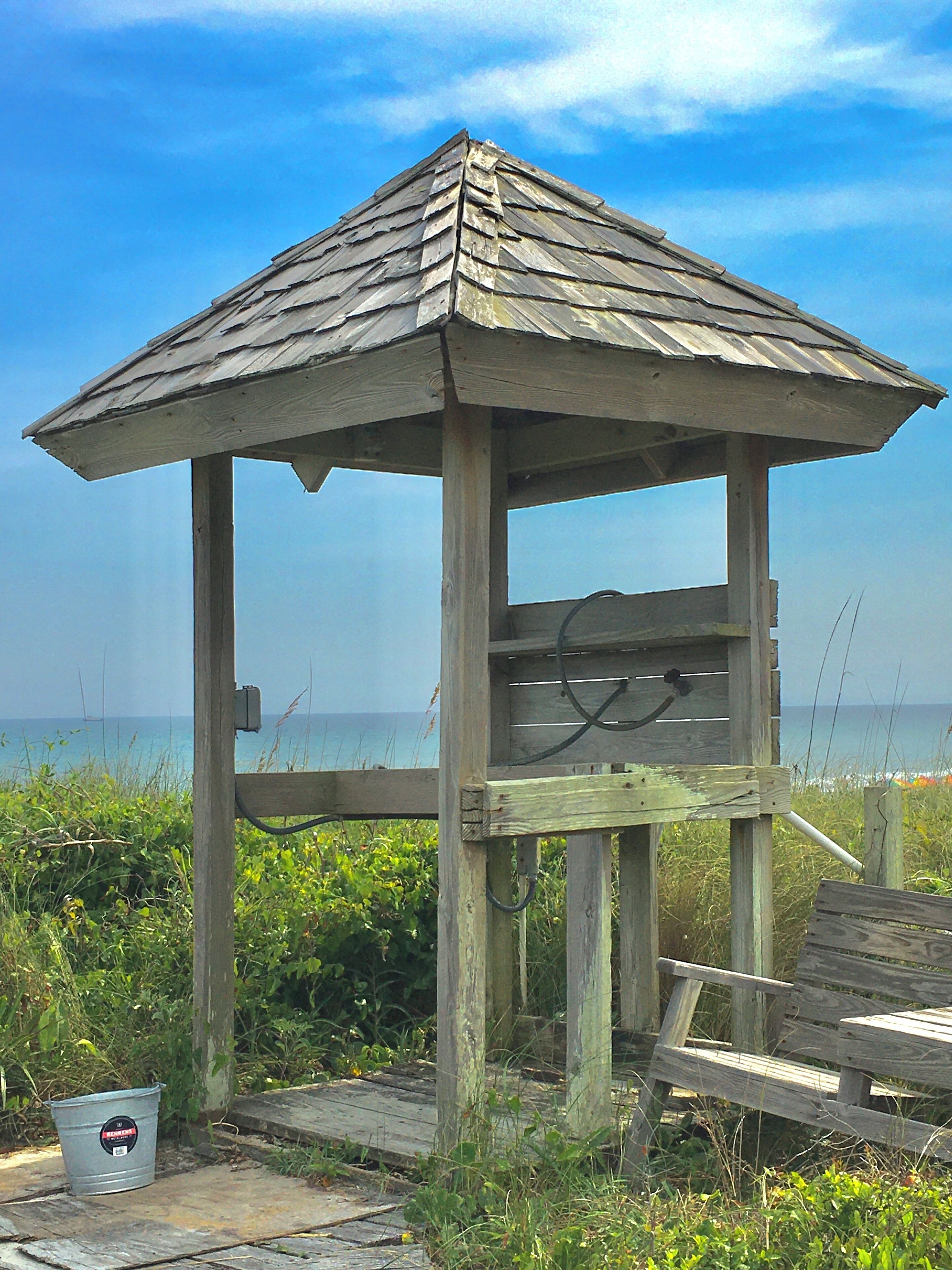 Fishing cleaning station.