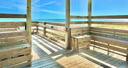 OCEANFRONT_DUNESCAPE VIEW_Pool_400 MBps WiFi_Kitchen