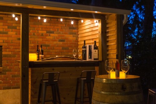 Best Location in NOTL, Steps away from everything! Vineyard Views!