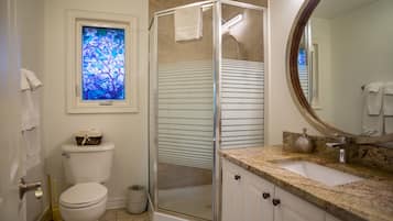 Combined shower/bathtub, hair dryer, towels, soap
