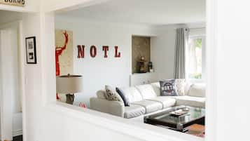 Smart-TV, Kamin, Videospiele, Netflix