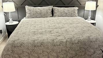 3 bedrooms, desk, soundproofing, iron/ironing board