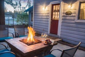 Terrace/patio - WALK TO THE VILLAGE! ! Come Relax In Big Bear! Dog Friendly!

 (Big Bear Lake)