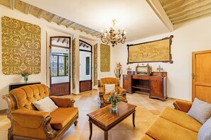 Interior - PRIVATE TUSCAN VILLA WITH HEATED SWIMMING POOL  - JACUZZI SPA - SAUNA  (Chiusi)