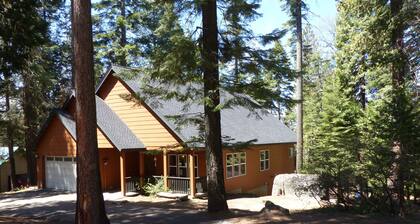 Natal Granite Multi-family retreat, fast WiFi, AC, Shaver Lake forested area