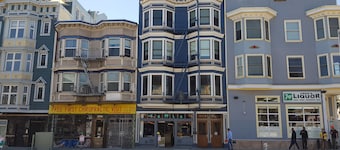 Modern Victorian//Great Downtown Loc. & High Walk & Transit Score, 2bd-2baths