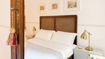 3 bedrooms, desk, iron/ironing board, travel crib