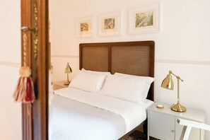 3 bedrooms, desk, iron/ironing board, travel crib