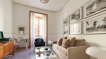 Smart TV, libros, biblioteca de música, estéreo