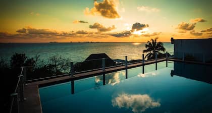 Lujosa casa de 4,000 pies cuadrados ~ piscina privada ~ área de entretenimiento en la azotea amplia