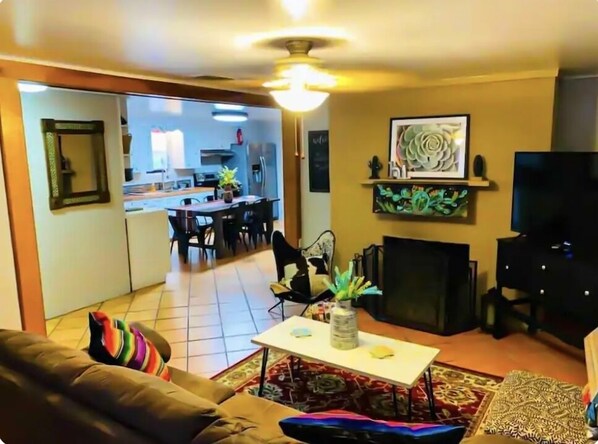 TV, fireplace