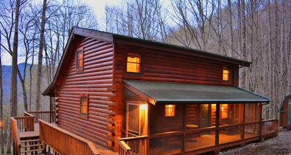 Log Cabin, Mountain View, EZ Access, Playground, Fireplace, Firepit, WIFI, A/C

