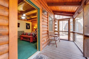 2 bedrooms, iron/ironing board, free WiFi, bed sheets - Log Cabin, MountainView, EZ Access, Playground, Fireplace, Firepit, WIFI, AC (Maggie Valley)