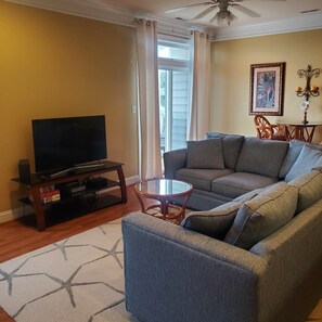 Smart TV, DVD player