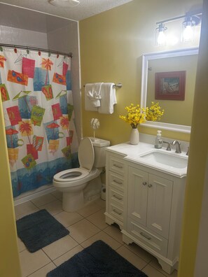 Bruser, hårtørrer, håndklæder, Sæbe