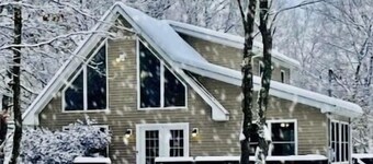 Relaxing & Fun-Pet Friendly -game area-2 decks-BBQ. Walk to lake, beach & pool!