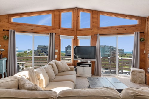 Panoramic Ocean Views Seaside Retreat With Private Pool, Hot Tub -2 minute walk