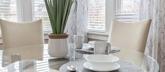 広々としたモダン<br> 2階建ての定番の家I JZバケーションレンタル