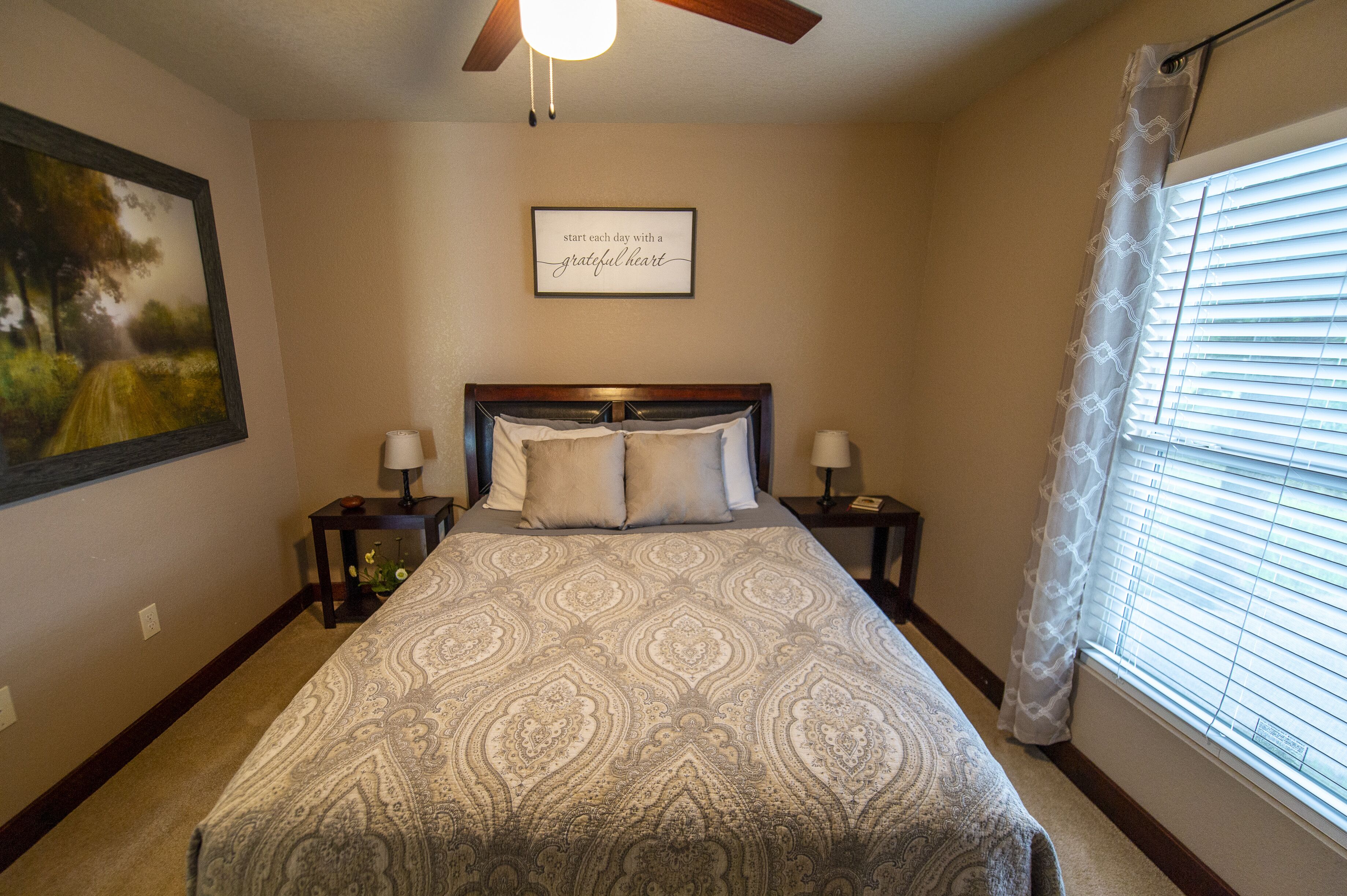 2 slaapkamers, een strijkplank/strijkijzer, reisbedje, gratis wifi